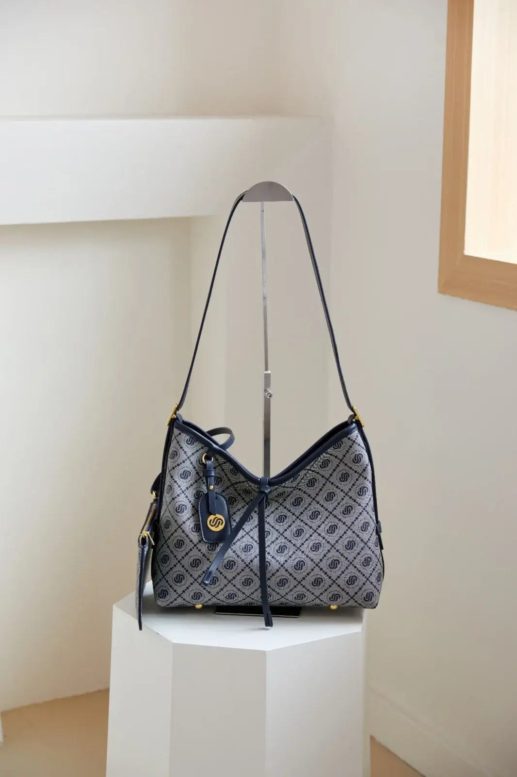 Luxury Monogram Hobo Shoulder Bag: Premium & Chic Style