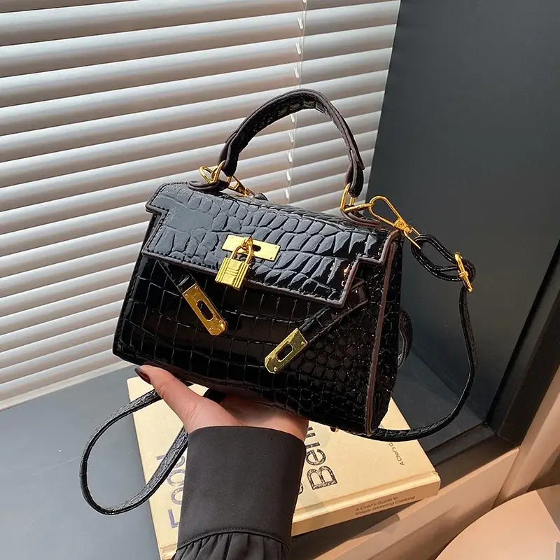 Luxury Crocodile Embossed Handbag: Elegant & Versatile